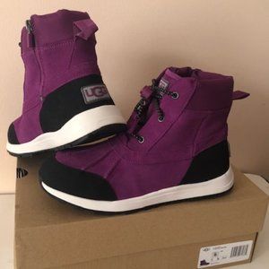 Ugg Turlock Waterproof Leather Snow Boot. Size: 6